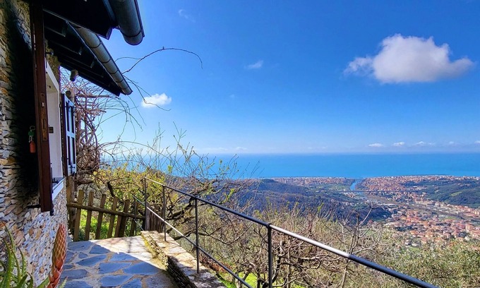 Cogorno House | Charming stone villa with fabulous sea view and max privacy