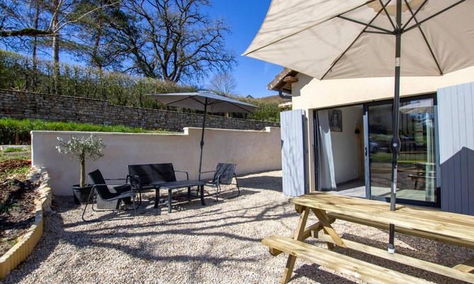 Coly Apartment | Charming studio with private garden in the heart of Dordogne