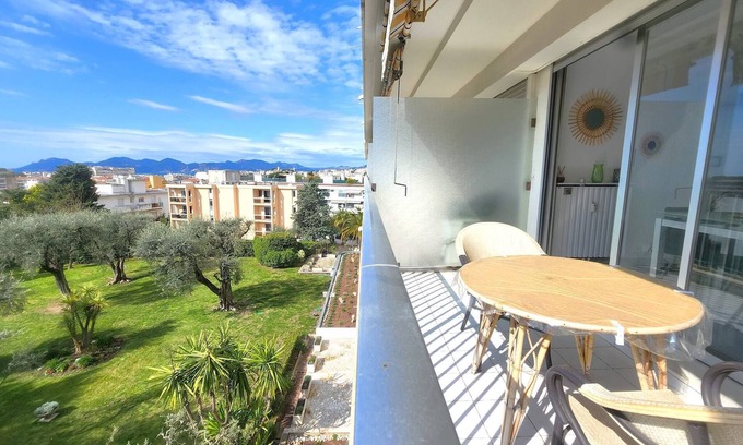 California - Pezou Apartment | Charming studio 10min from the beaches with sea view