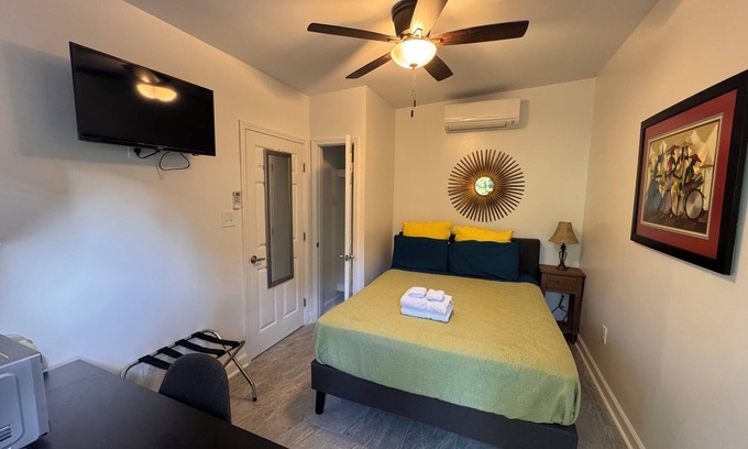 Faubourg Delachaise Apartment | Charming Studio Cabin under Oak tree 2 mins walk to Magazine quiet neighborhood,