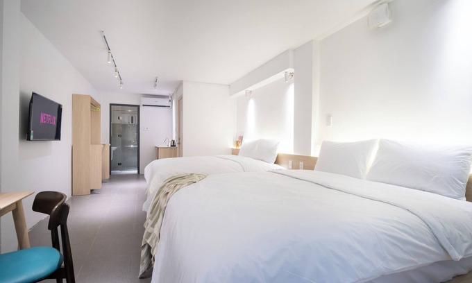 Phuong 6 Apartment | Charming studio for 4 guests with WiFi and AC in lovely Hồ Chí Minh