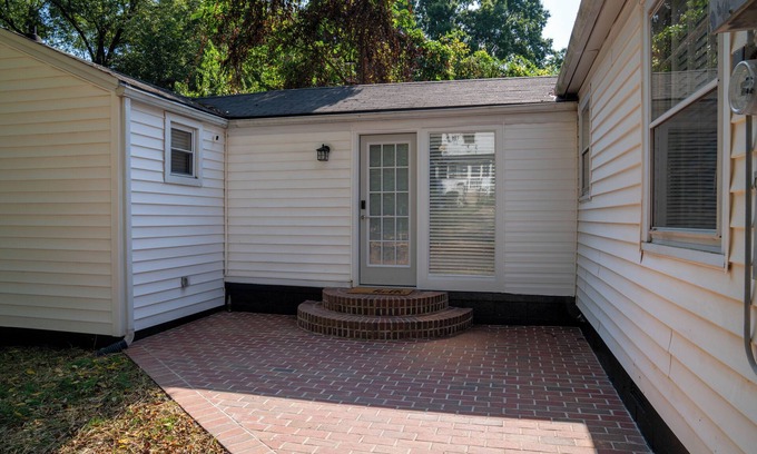 Winston - Salem Apartment | Charming studio in fabulous Winston-Salem with AC, WiFi