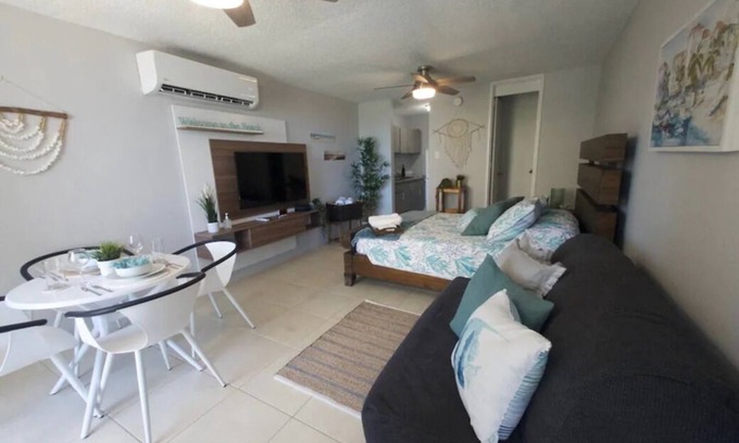 Vilomar Apartment | Charming studio in fabulous Luquillo with AC, WiFi close to the Beach