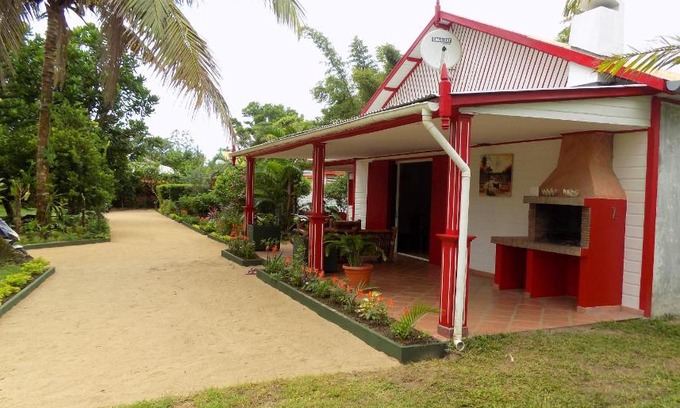 Foulpointe Apartment | Charming Studio in Foulpointe, Sea View and Garden, 30 m²