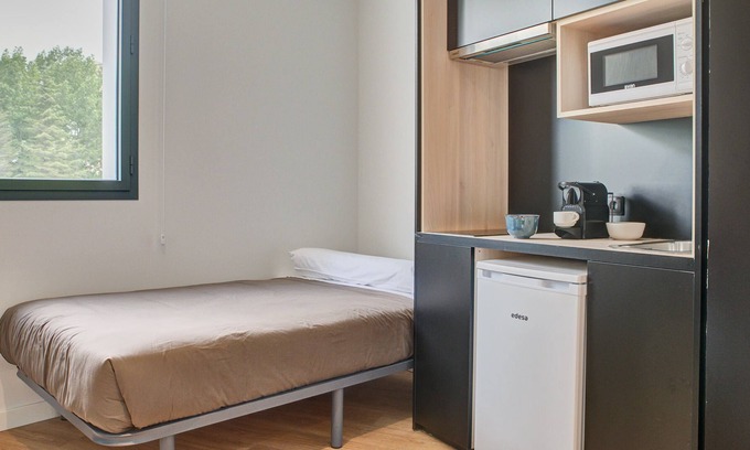 Milagrosa Apartment | Charming Studio with High-Speed Wi-Fi in Pamplona