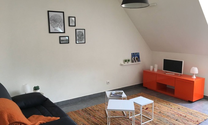 Gare-Jouvenet Apartment | Charming studio with parking parking area Station