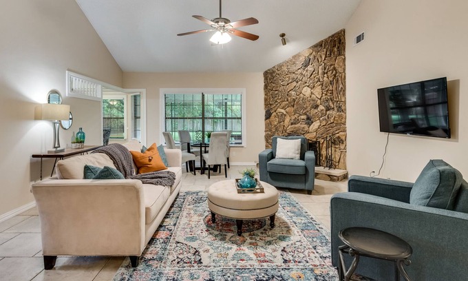 Duncanville House | Charming Stylish Home - Duncanville
