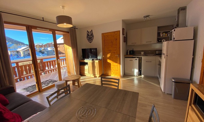Le Devoluy Apartment | Charming T3 in a residence close to the slopes and shops South-facing balcony