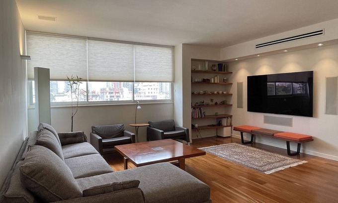 Tel Aviv Apartment | Charming,Tel-Aviv City Center. Apartment w/Free Parking-Steps From The Action!