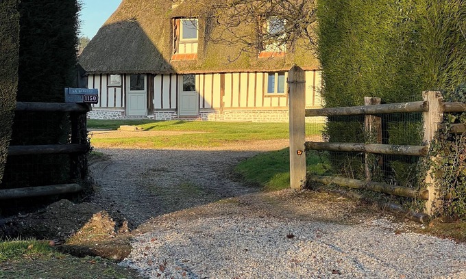 Fierville-les-Parcs House | Charming thatched cottage