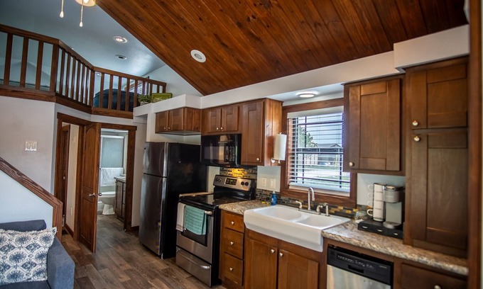Lampasas Cabin | Charming Tiny House Near Lake & Springs