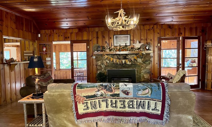 Twain Harte House | Charming Twain Harte Cabin with central AC/heat, Campfire pit, Lake-privileges.