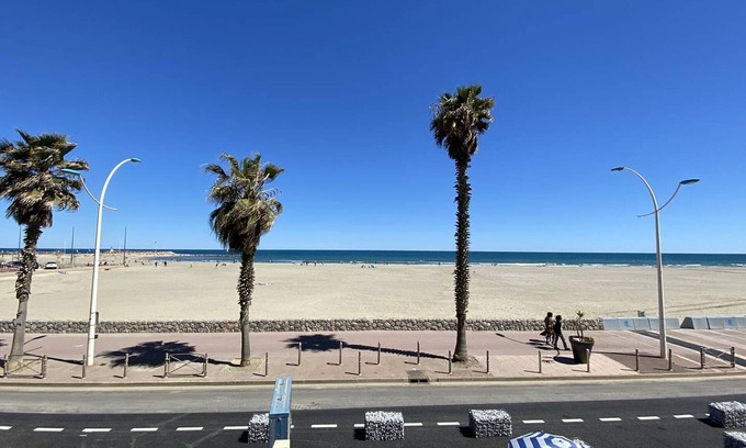 La Jetee Apartment | Charming Two-Bedroom with Loggia and Parking in Canet-Plage
