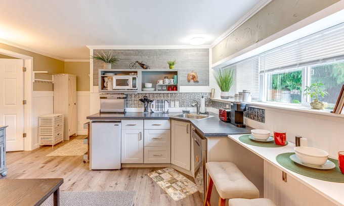 Lake Stevens House | Charming Updated Retreat Walk to Lake Stevens!