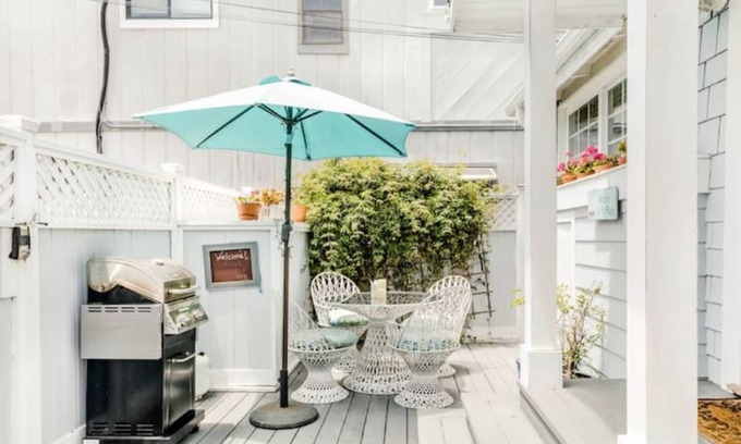 Venice Cottage | Charming Venice Beach Cottage on Venice Canals, with Boats