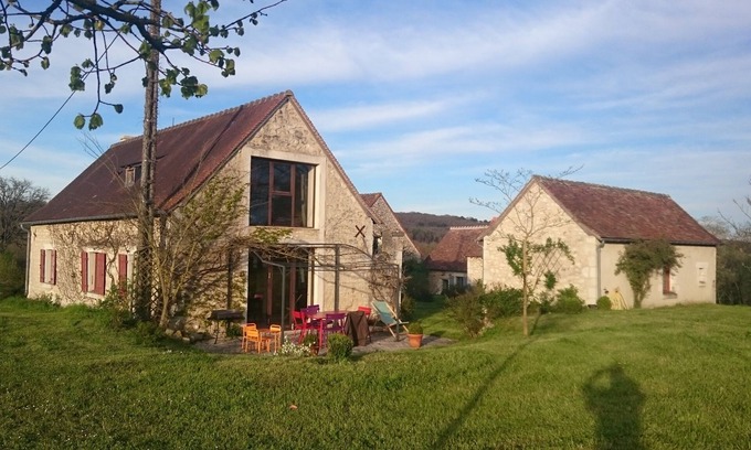 Le Grand-Pressigny House | Charming very quiet hamlet with beautiful view and large swimming pool