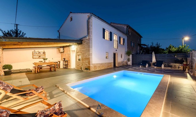 Muntrilj Villa | Charming Villa Casa E&J with Private Pool for up to 4 Guests