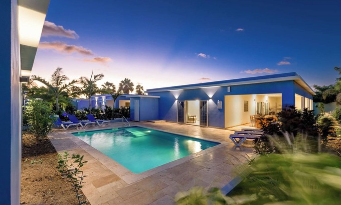 Willemstad Villa | Charming Villa Deluxe with private pool in wonderful Willemstad