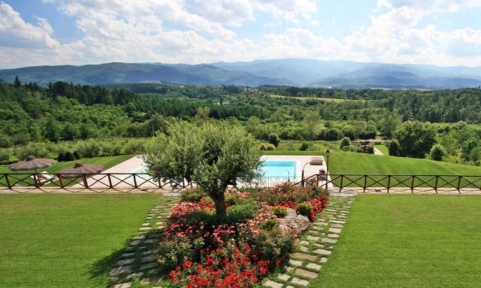 Bibbiena Villa | Charming villa in panoramic position w/private pool