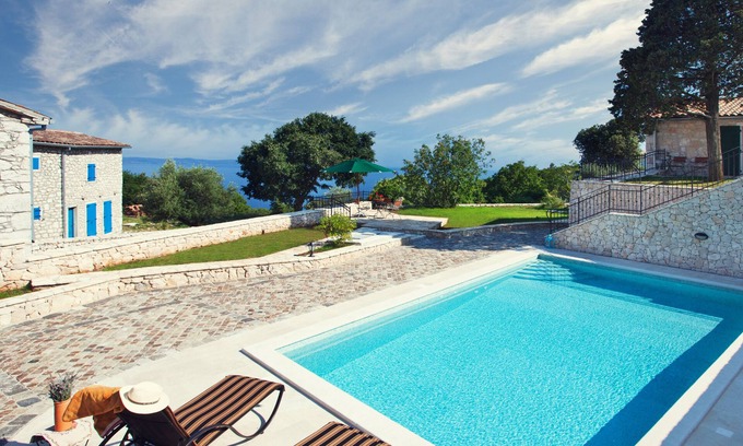 Ripenda Kosi Villa | Charming Villa Merula with 50 m² private pool, sea view, pets welcome