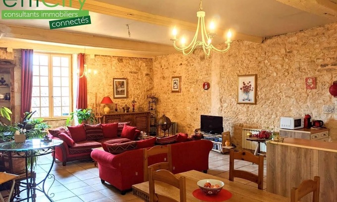 Capdrot Villa | Charming Villa Overllooking Plaza in Monpazier