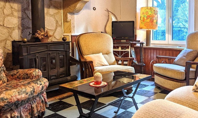 La Roche-Morey Cottage | Charming village house in Haute-Saône with fireplace