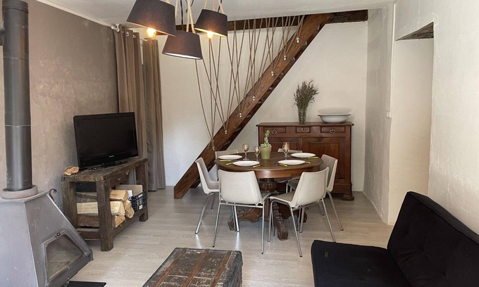 Besson Cottage | Charming Village Gîte: Modern Comfort, Authentic Decor, Fireplace, Gym & Fully Equipped Kitchen