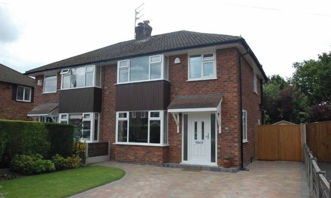 Bramhall House | Charming Village house in Bramhall near Manchester
