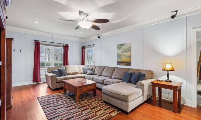 McKinney House | Charming & Warm Cottage in Mckinney!