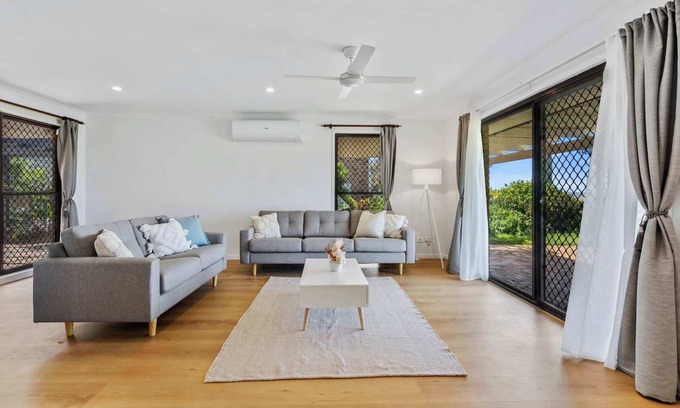 Victoria Point House | Charming Waterfront Escape in Victoria Point