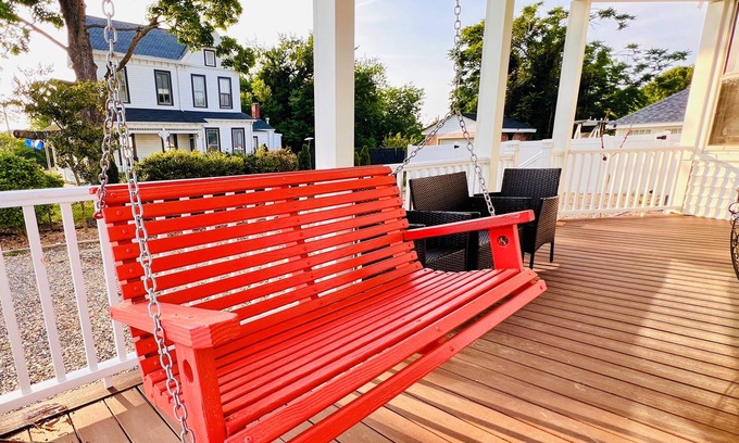 Downtown House | Charming Waterfront Home: Spacious, Modern, Near Attractions & Universities