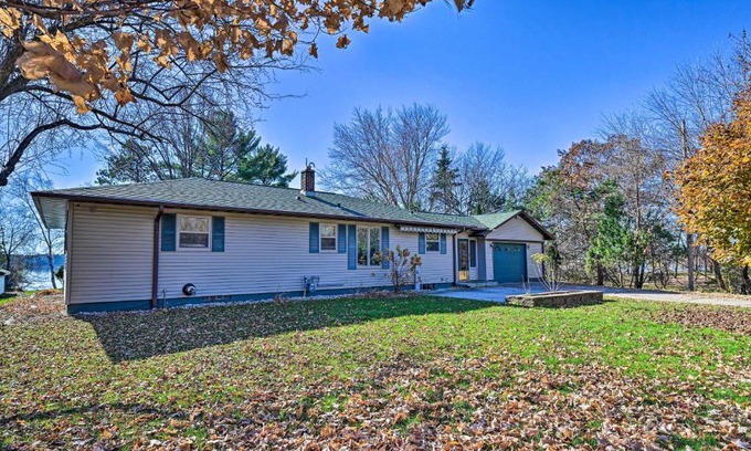 Wausau House | Charming Wausau Cottage On-Site Lake Access!