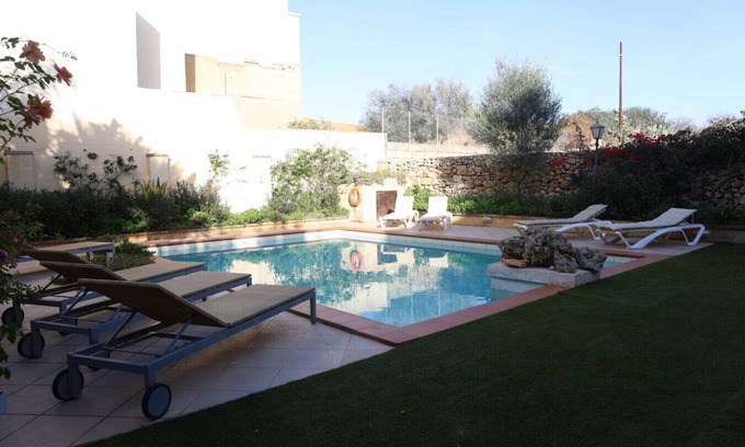 Xaghra House | Charming Xagħra Farmhouse: Pool, Garden & Spacious