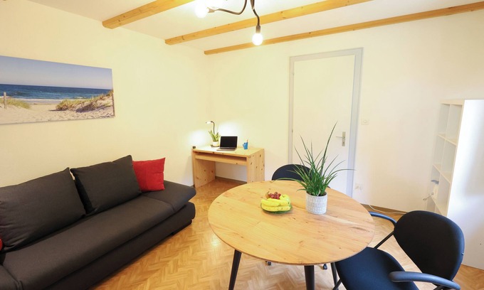 Martina Apartment | Chasa Betty - Garden apartment in the border triangle
