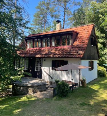 Vojnikov House | Chata nad řekou Otavou