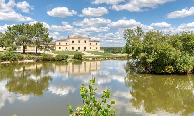 Petit-Palais-et-Cornemps Villa | CHÂTEAU 5★ Wedding, anniversary, seminar. Heated pool, sauna, billiards, wine cellar