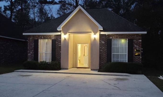 Pine Grove Apartment | Chateau 7, spacious townhouse in Tickfaw, LA