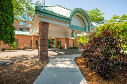Aylmer Hotel | Chateau Cartier Hotel & Resort, an Ascend Collection Resort