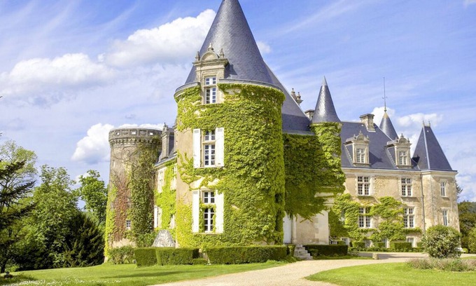 Brantome-en-Perigord Other | Chateau Du Campe - Seventeen Bedroom Castle, Sleeps 48