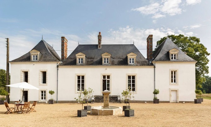 Saint-Jean-du-Bois Other | Chateau De La Houlberdiere