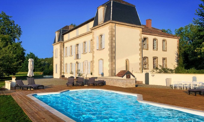 Saint-Laurent House | CHATEAU DE LA COUTERE, Votre château privé, avec piscine situé une vallée privée