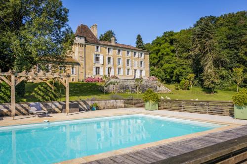 Thiviers Villa | Chateau de la Guerinchie, beautiful 7 bedroom castle in the heart of the Dordogne