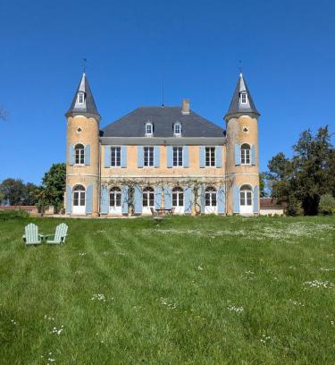 Montreal Bed & Breakfast | Chateau de Pomiro chambres d'hôtes et gîte