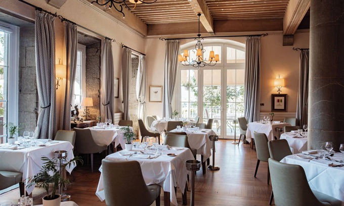 Challes-les-Eaux Hotel | Chateau des Comtes de Challes
