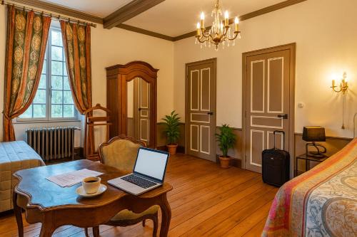 Isigny-le-Buat Bed & Breakfast | chateau isigny Expérience romantique en Normandie