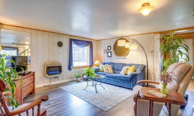 Hood Cottage | 'Chateau Merlot' Cottage w/Deck in Stanardsville