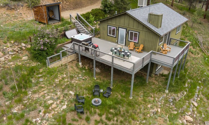 Bailey Cabin | Chateau Summit: Cuddle Cabin, HotTub, Sauna, Pizza Oven, Fitness & Views