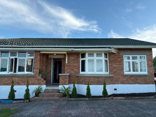Auckland House | Cheap Guesthouse in New Lynn