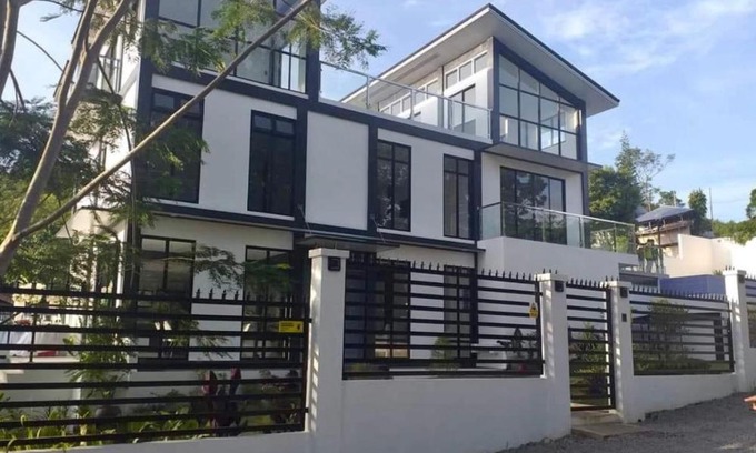 Baclayon Apartment | Check out this beautiful 5 bed villa with pool!