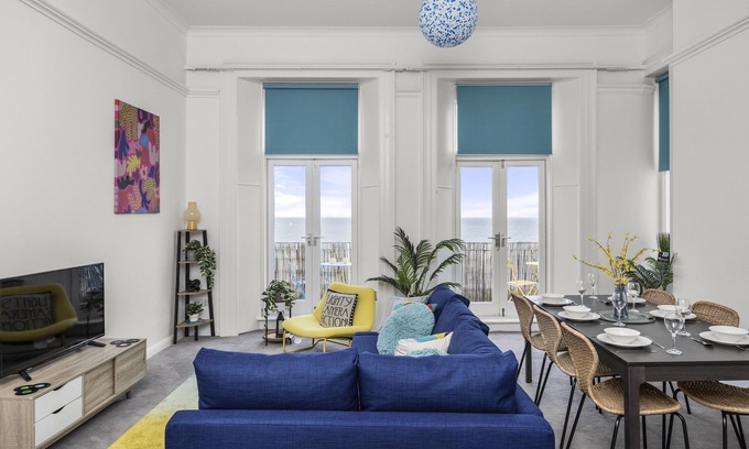 Kemptown Apartment | Cheeky Chappie with Sea Views
